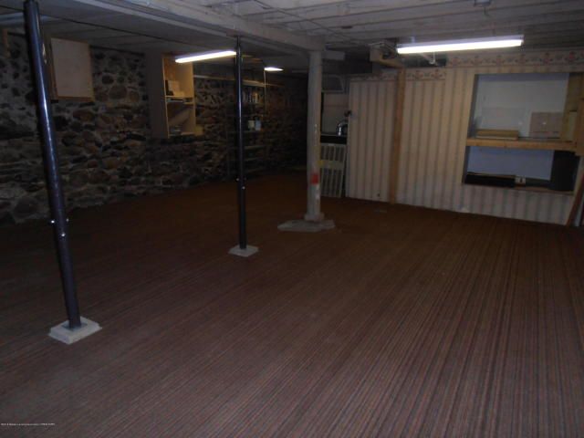 113 N Main St, Perry, MI 48872